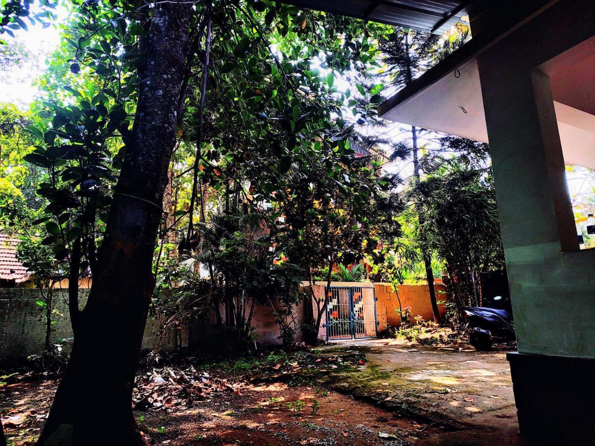 Gogonuts Hostel วาร์คาลา ภายนอก รูปภาพ
